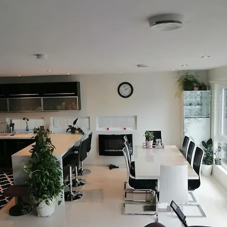 House In Fevik For Vacation, And Arendal Week *